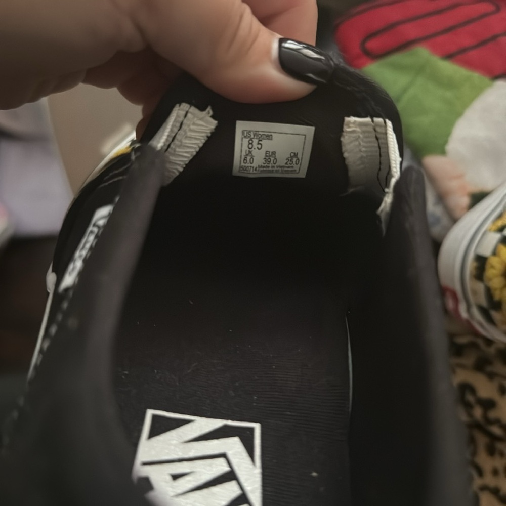 Vans - Picture 2 of 4